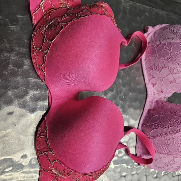 2 VS Incredible by Victoria Secret Bras - Picture 9 of 10